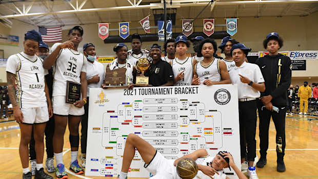 Link-Academy.Tualatin.boys-basketball.postgame.LSI-2021.Leon-Neuschwander.21